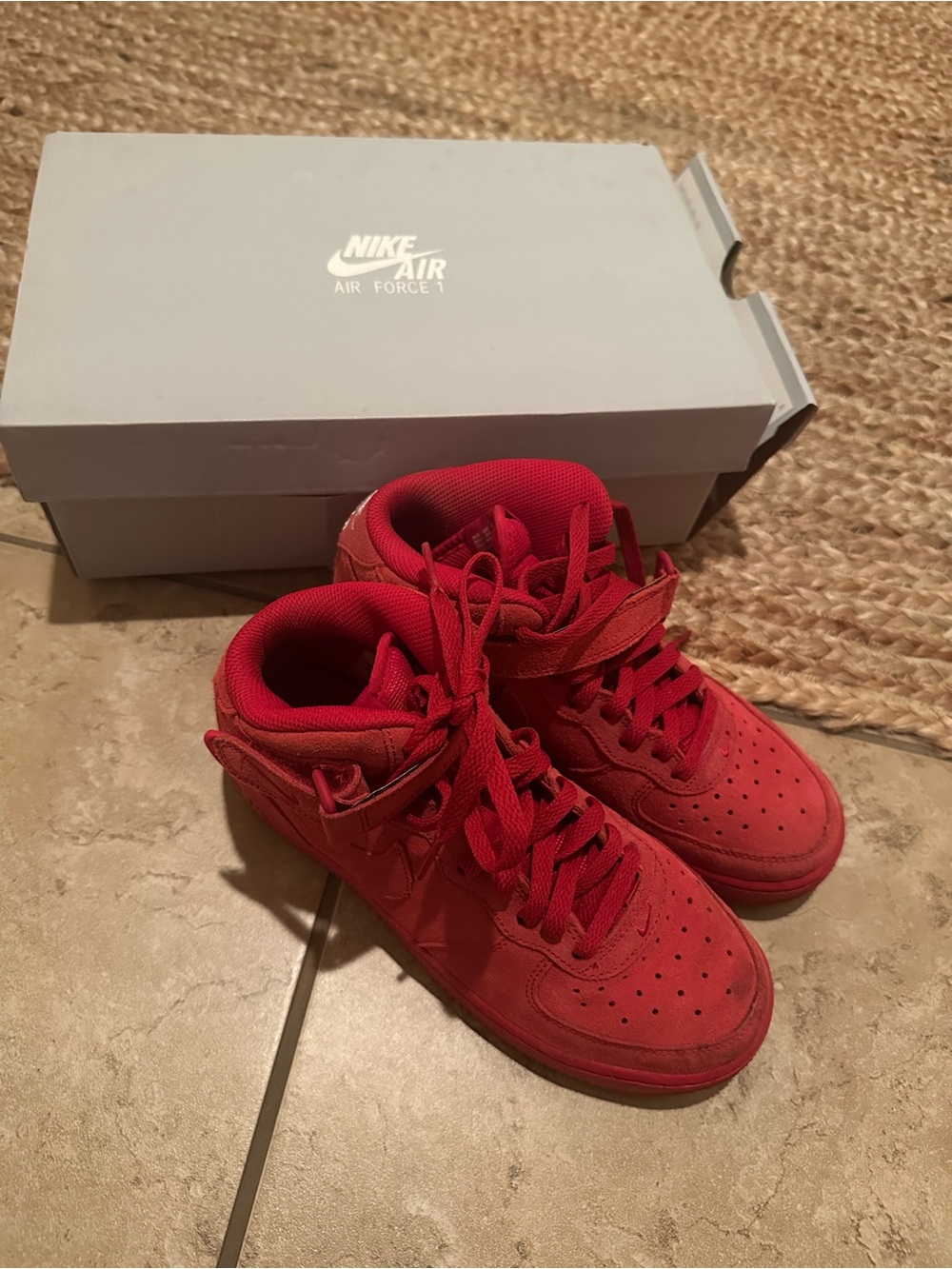 RED NIKE AIR FORCE 1 GS
